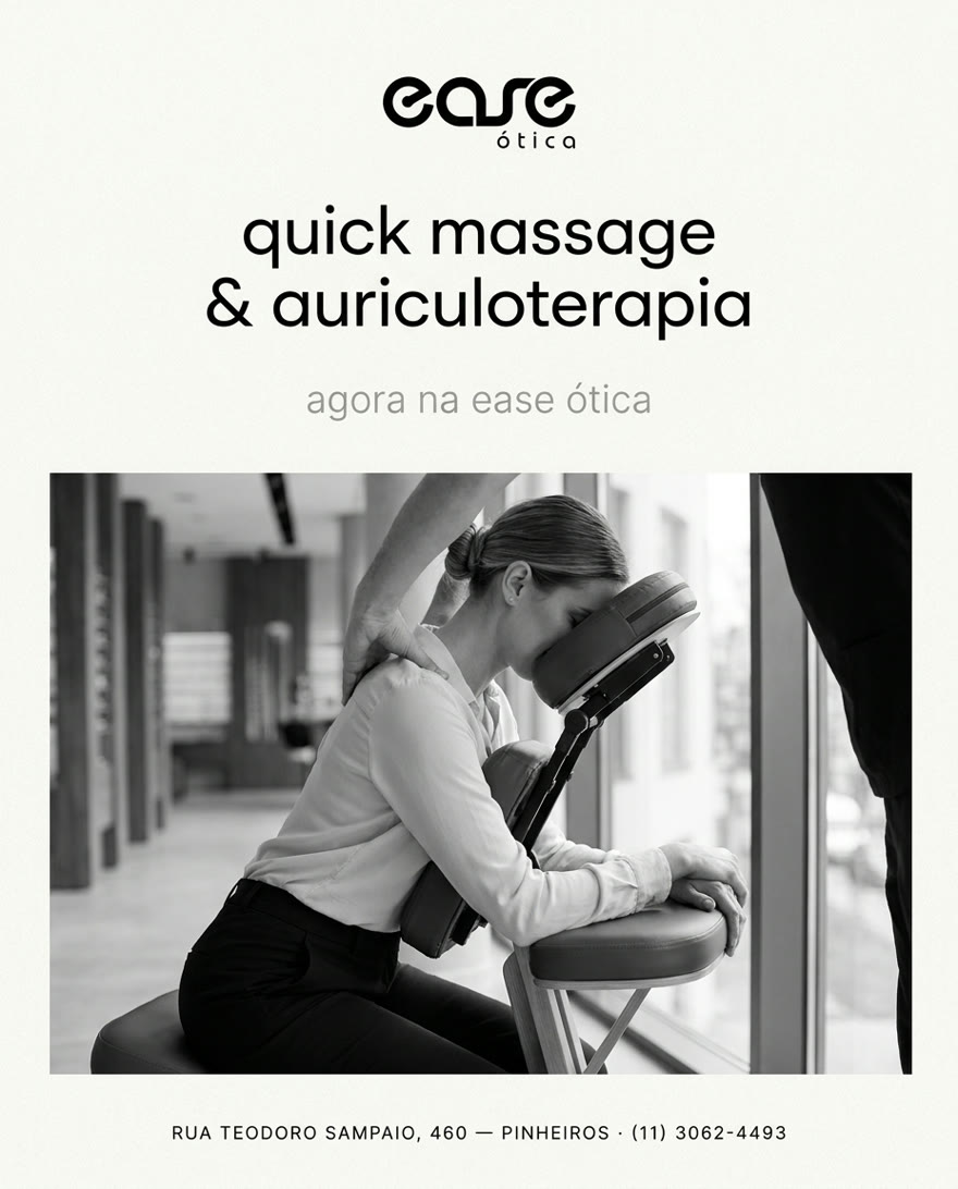 Cliente recebendo quick massage na cadeira ergonômica da ease ótica